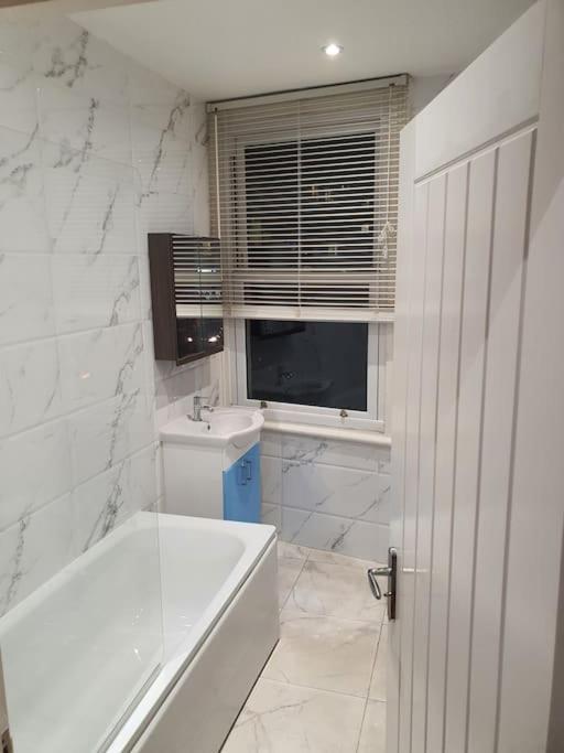 Beautiful Room In Lovely Flat 런던 외부 사진